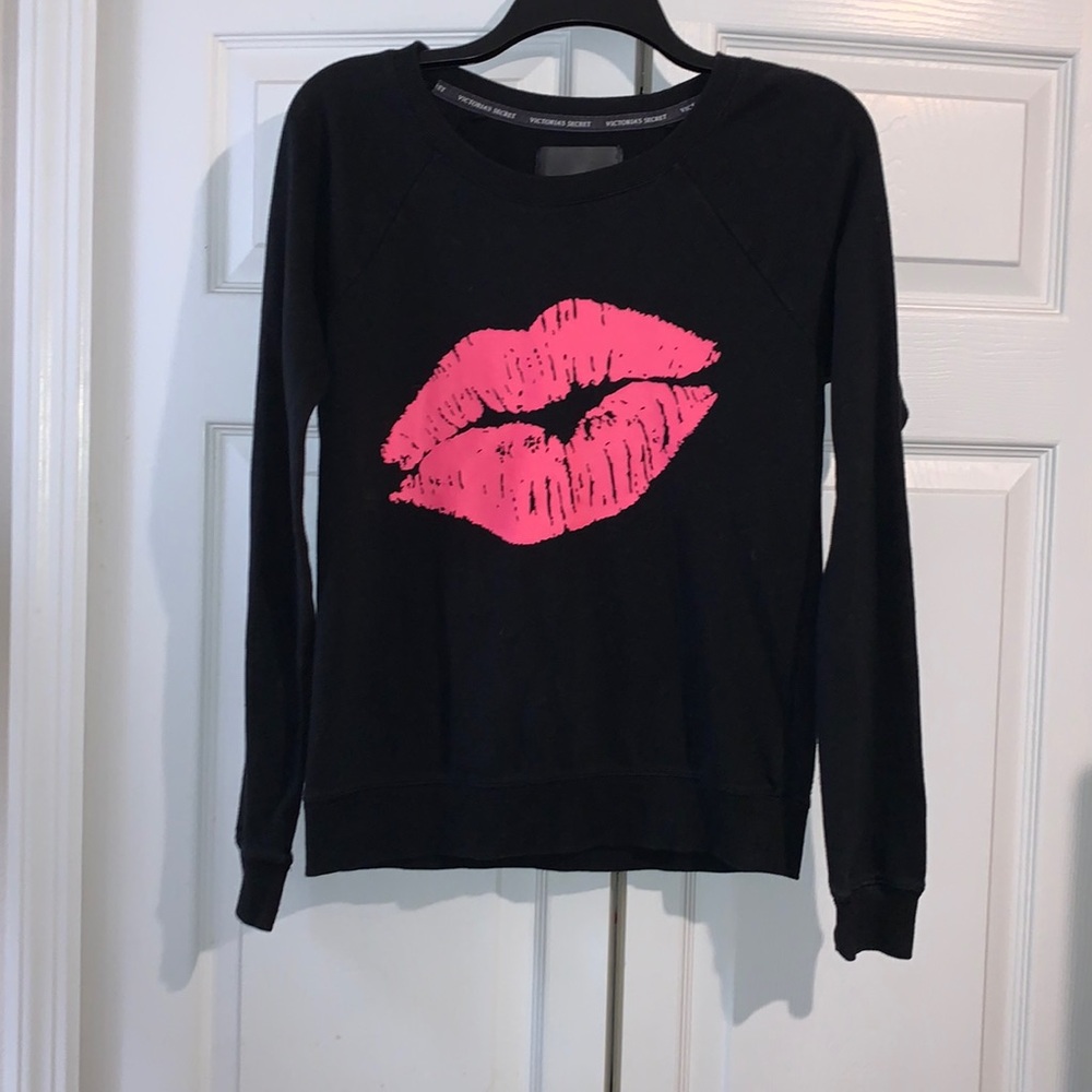 Victoria Secret kiss me sweater 💋